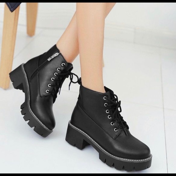 SOLD ✨HPx6✨combat boots - Picture 7 of 7